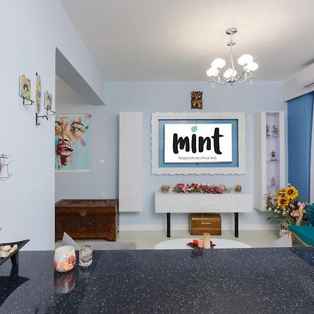 Wonderful Renovated Apartment With Private Patio Афины Экстерьер фото