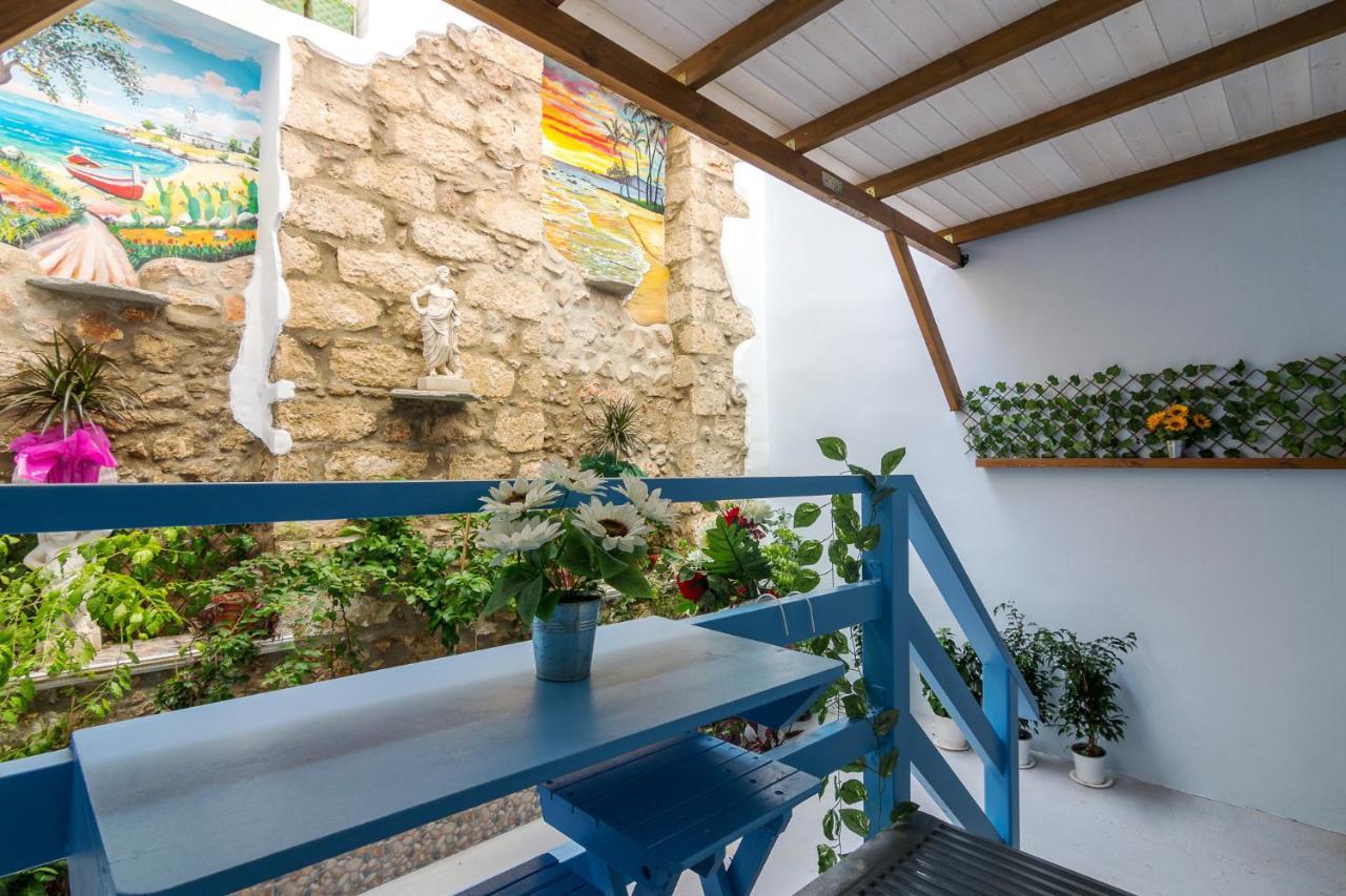 Wonderful Renovated Apartment With Private Patio Афины Экстерьер фото