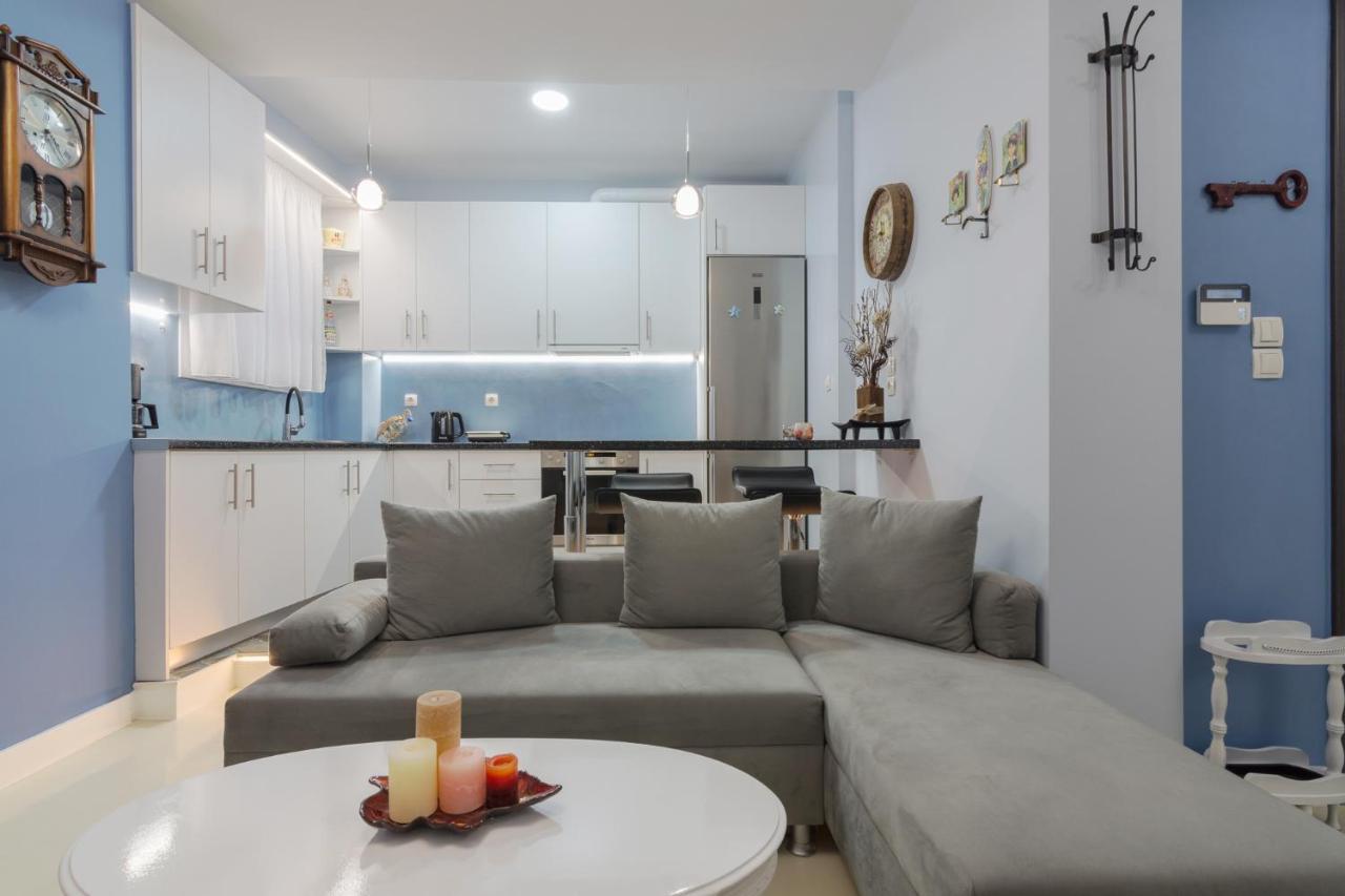 Wonderful Renovated Apartment With Private Patio Афины Экстерьер фото