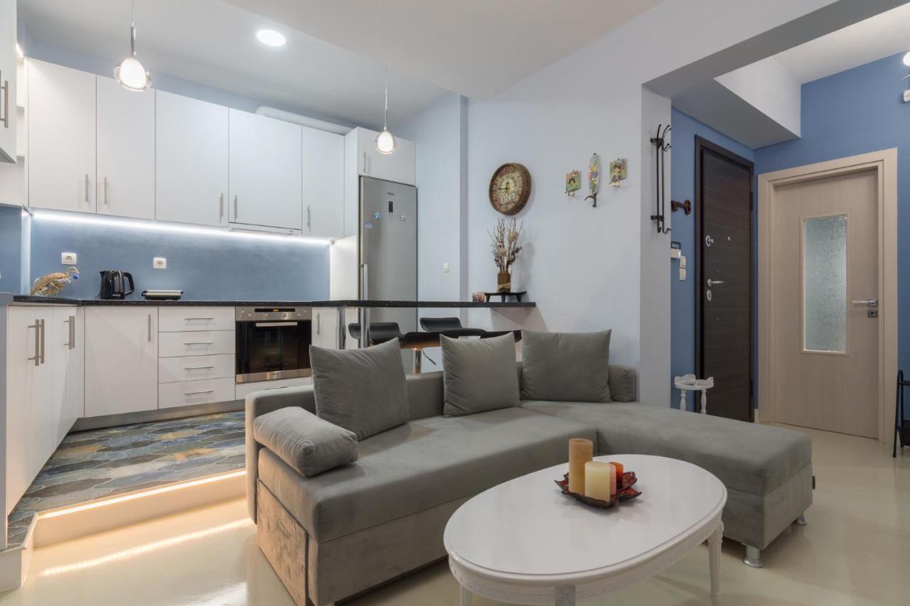 Wonderful Renovated Apartment With Private Patio Афины Экстерьер фото