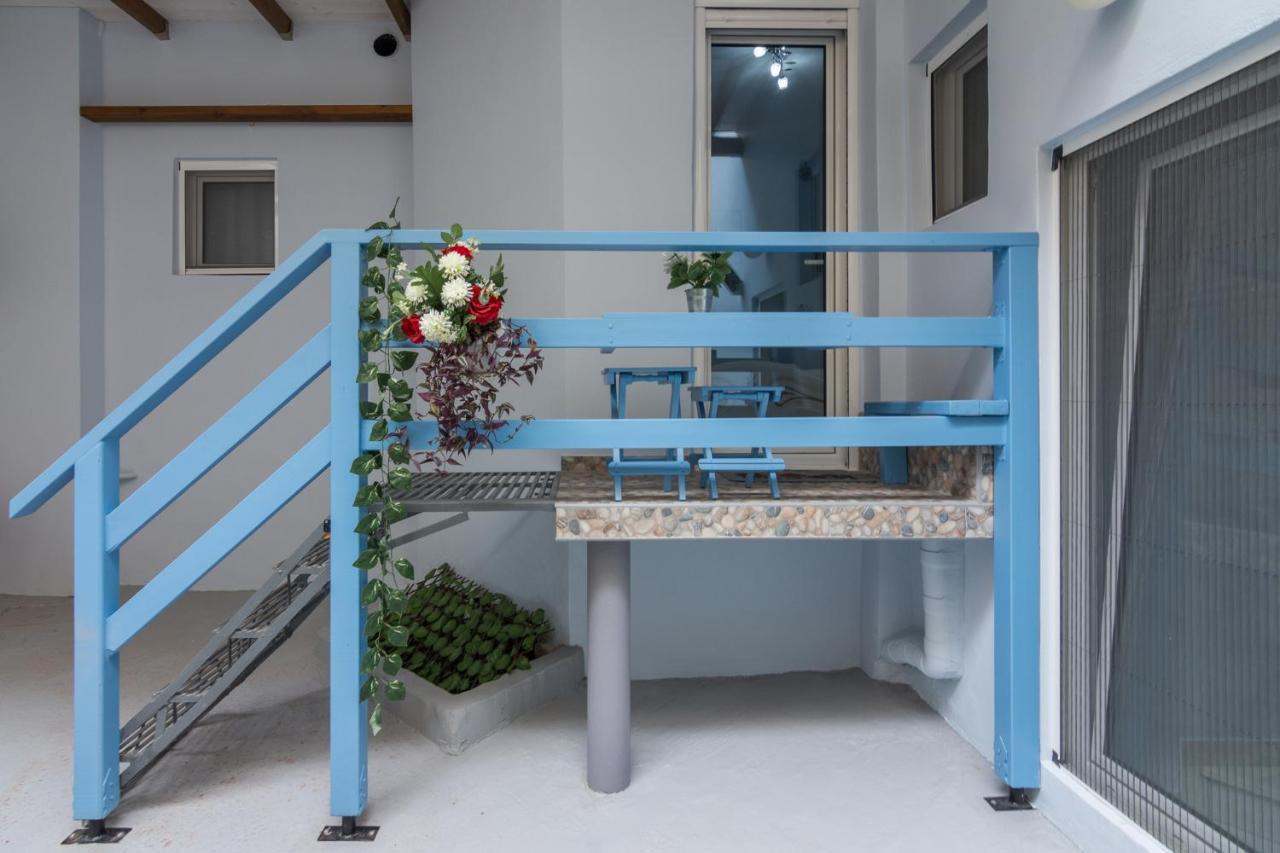 Wonderful Renovated Apartment With Private Patio Афины Экстерьер фото