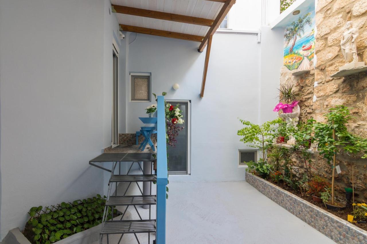 Wonderful Renovated Apartment With Private Patio Афины Экстерьер фото